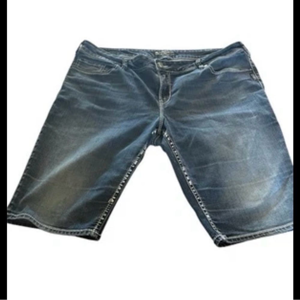 Silver Jeans suki bermuda shorts- Size 24 flat Waist